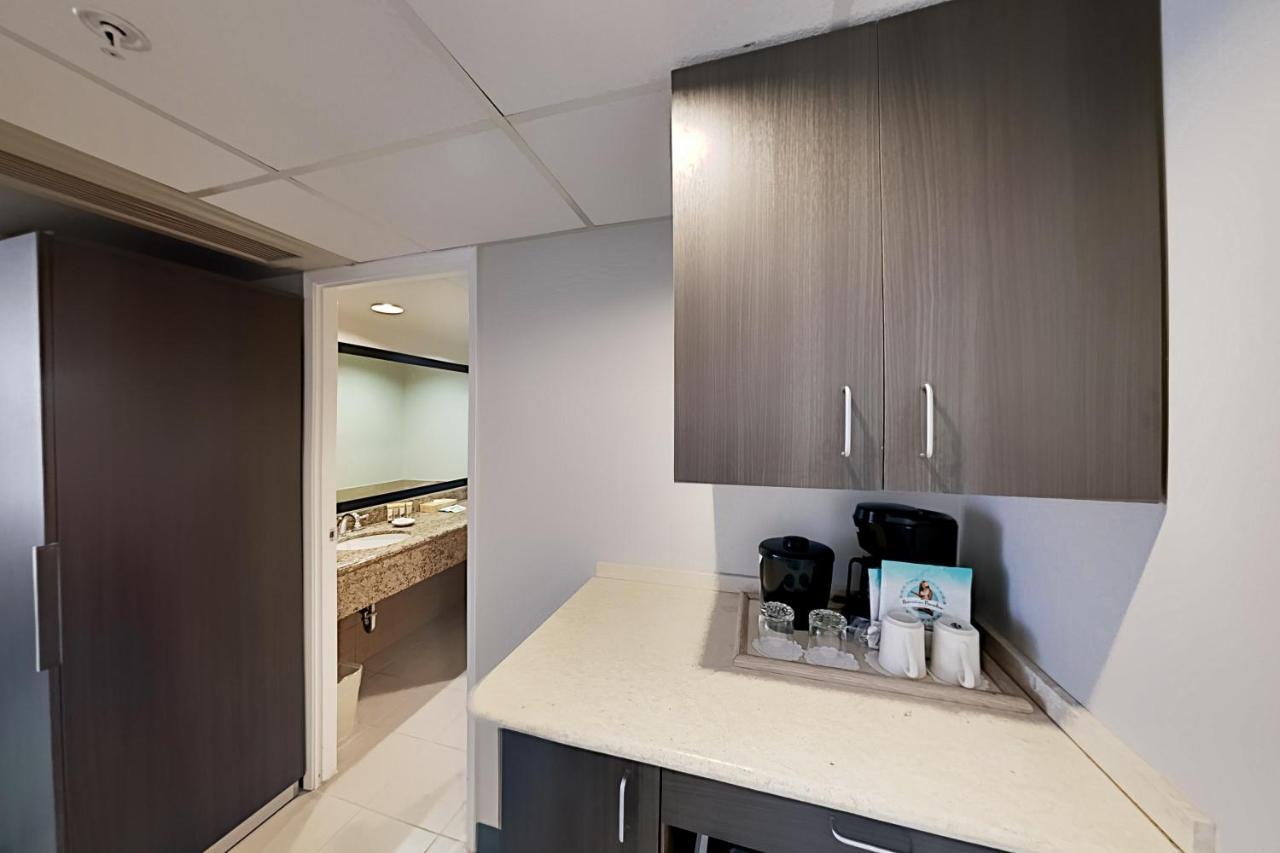 Aqua Palms Waikiki Ocean View Lanai Parking Included Apartment Honolulu Exterior photo