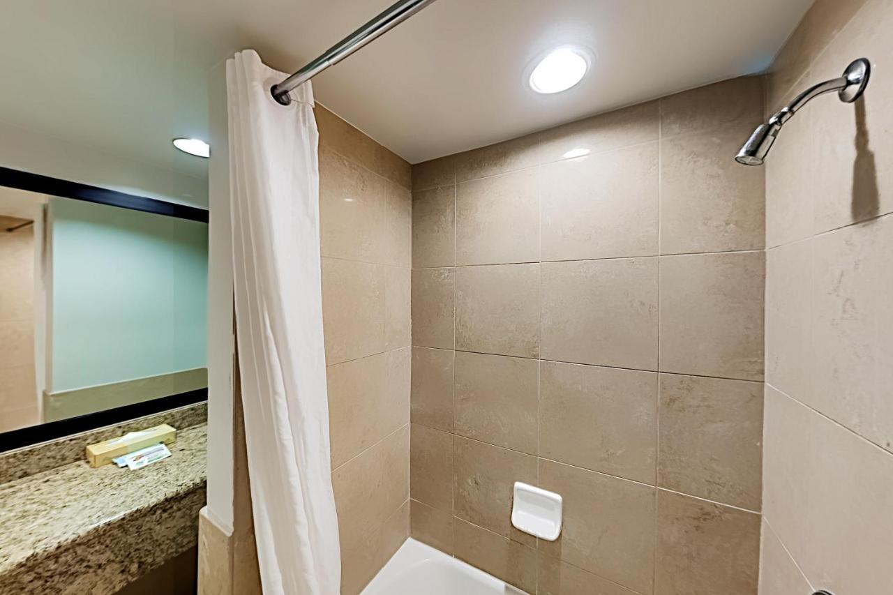 Aqua Palms Waikiki Ocean View Lanai Parking Included Apartment Honolulu Exterior photo