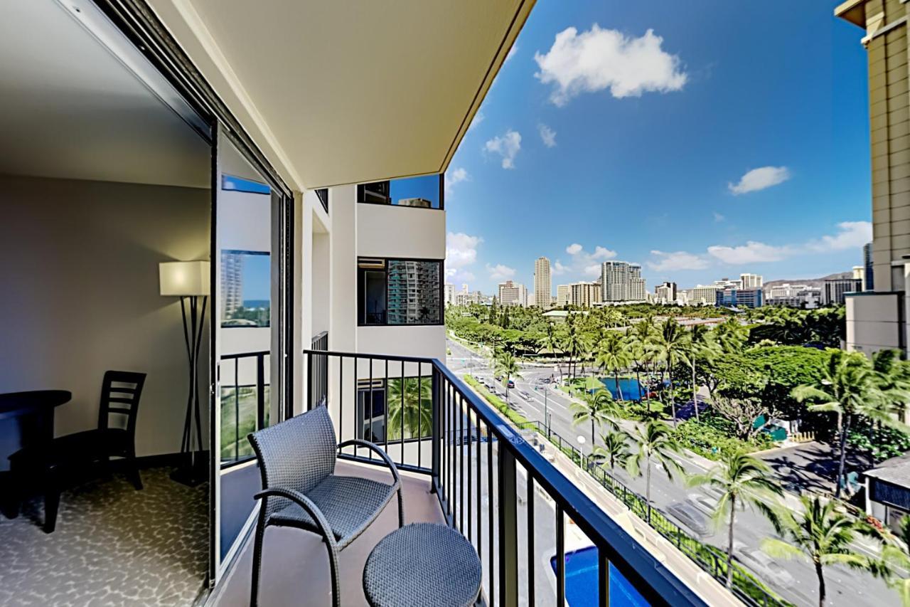 Aqua Palms Waikiki Ocean View Lanai Parking Included Apartment Honolulu Exterior photo