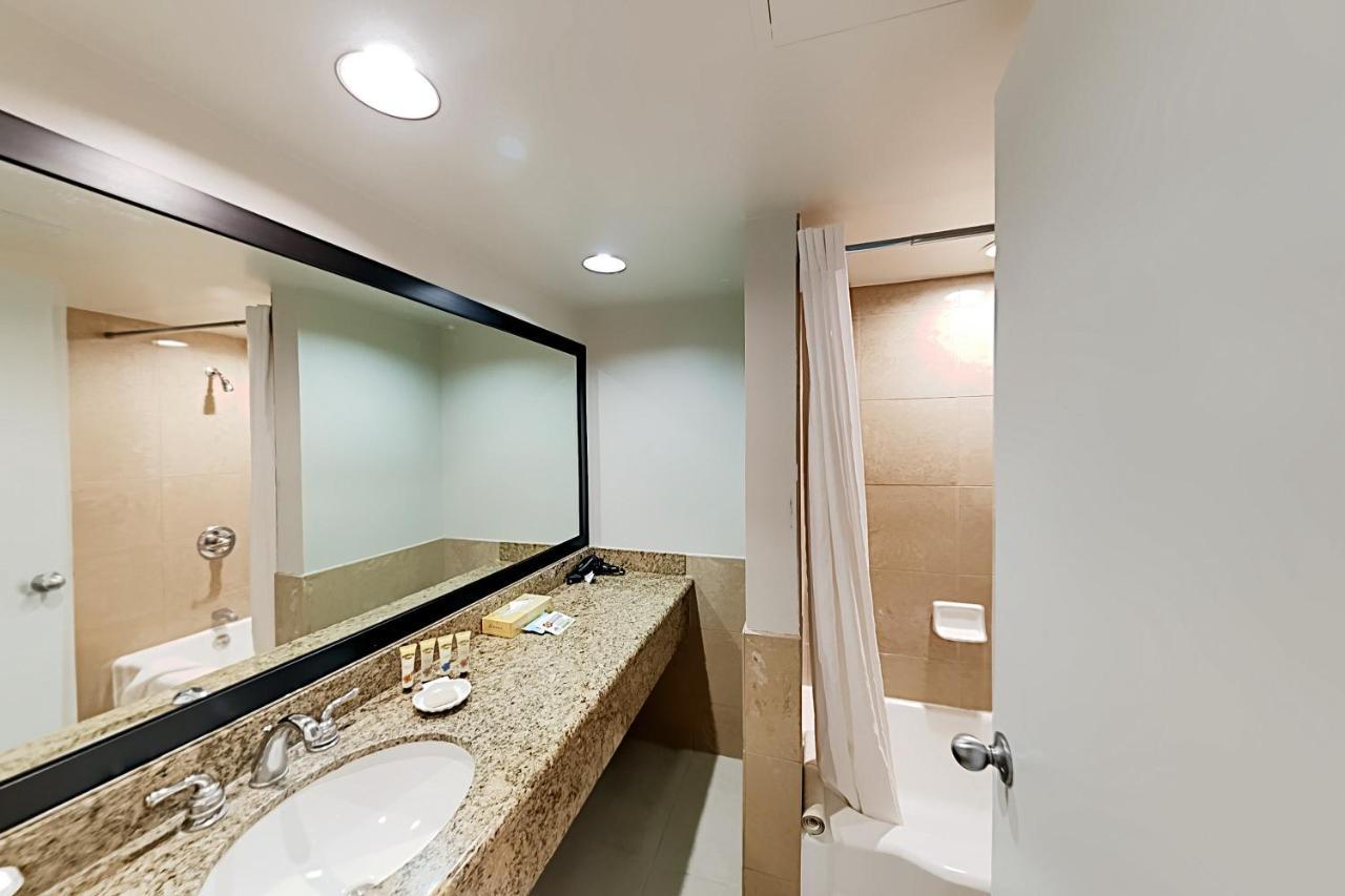 Aqua Palms Waikiki Ocean View Lanai Parking Included Apartment Honolulu Exterior photo