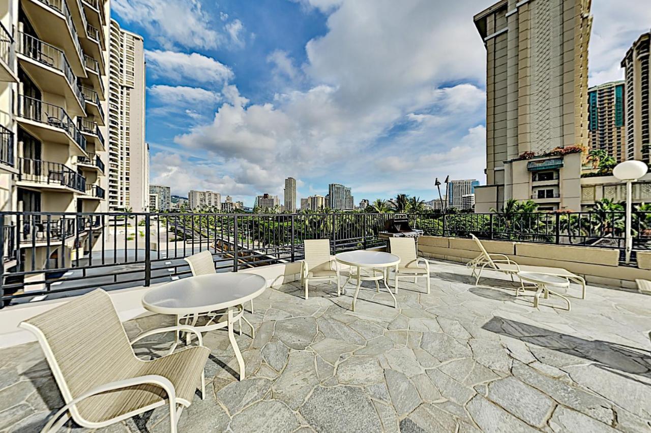 Aqua Palms Waikiki Ocean View Lanai Parking Included Apartment Honolulu Exterior photo